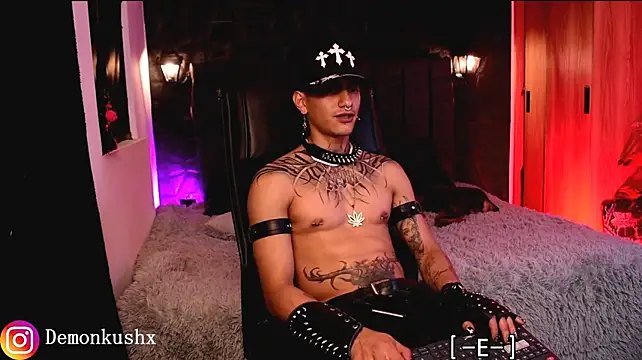 Živý XXX chat DemonKush--