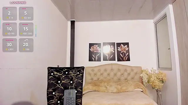 pinky_f00x's Live XXX Chat