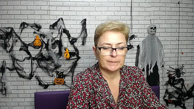 EmiliaGree's Live XXX Chat