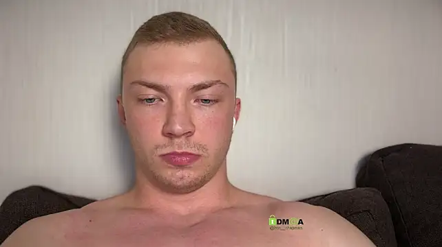 iron__chap élő XXX-chatje