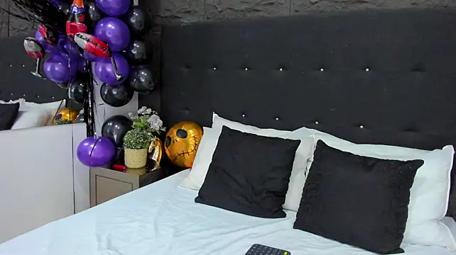 KattieTylor's Live XXX Chat