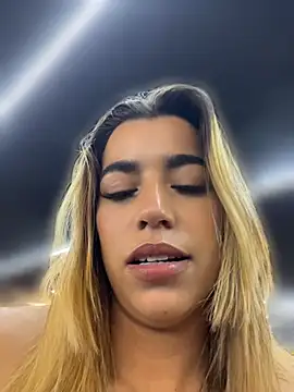 _LunaFoxx Adlı Modelin Canlı XXX Sohbeti