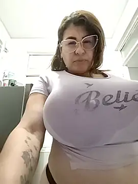 Živý XXX chat AlexxiaaMat