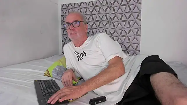 צ'אט XXX בשידור חי של david_holman
