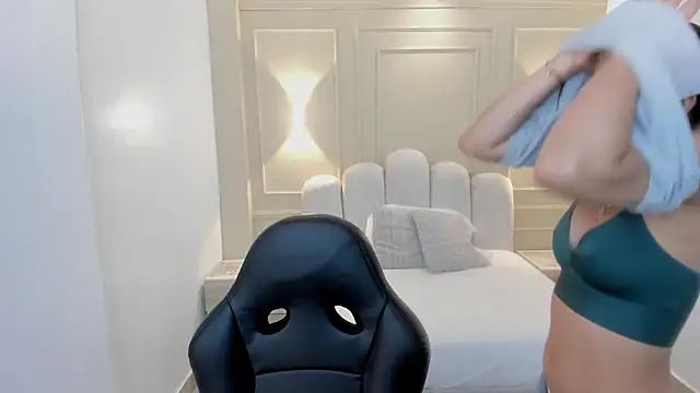 LESLYSIMPSON Adlı Modelin Canlı XXX Sohbeti