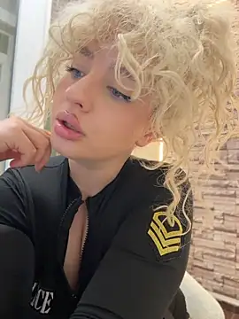 CurlyDaisy's Live XXX Chat