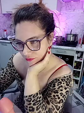 MonikaFires' Live XXX Chat