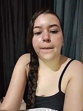 Camila897 Adlı Modelin Canlı XXX Sohbeti