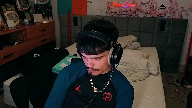 JordanShow's Live XXX Chat