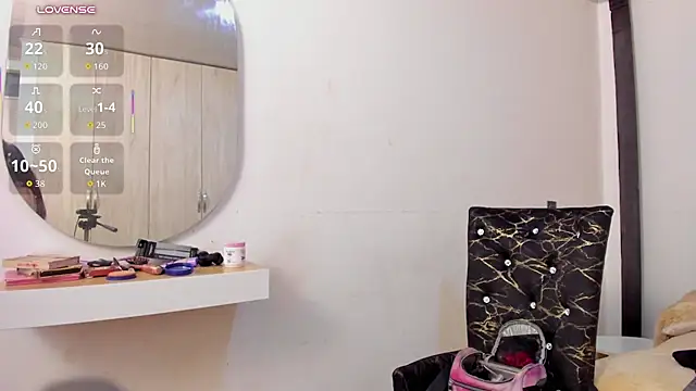 pinky_f00x's Live XXX Chat
