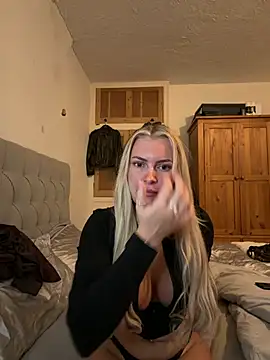 MegOliviaaxo's Live XXX Chat