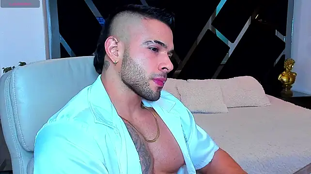 Raytorres Adlı Modelin Canlı XXX Sohbeti