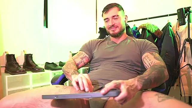צ'אט XXX בשידור חי של DimitriSullivan_