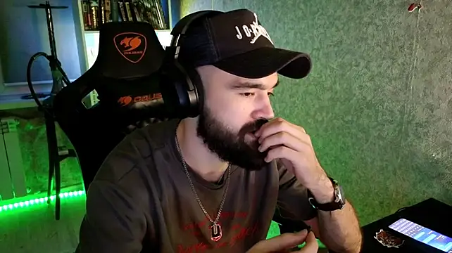 XXX chat uživo modela _Serious_Man