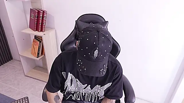 JhoanLeandro Adlı Modelin Canlı XXX Sohbeti