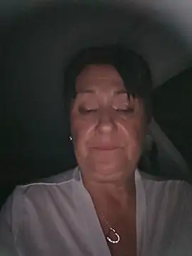 NaughtyNessa53xx's Live XXX Chat