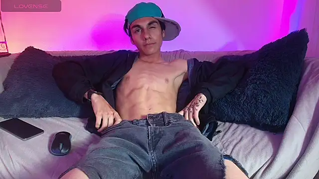 HarryLaurent18 live XXX chat