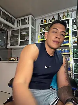 OliverWest04 Chat XXX in diretta