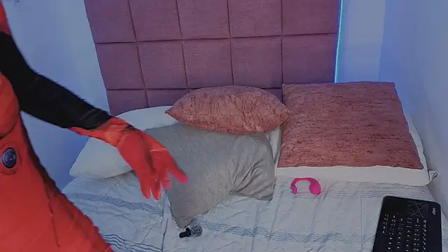 Meganisperfect69's Live XXX Chat