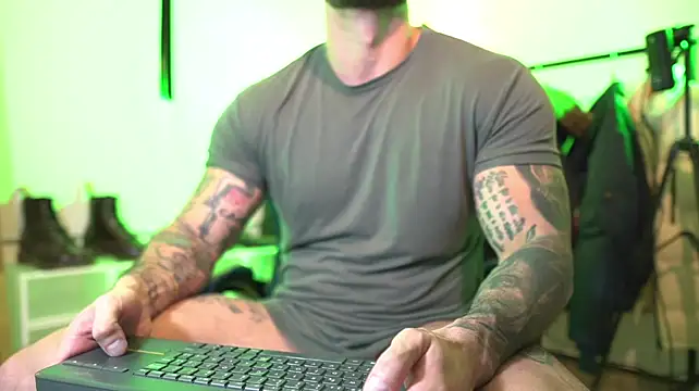 צ'אט XXX בשידור חי של DimitriSullivan_