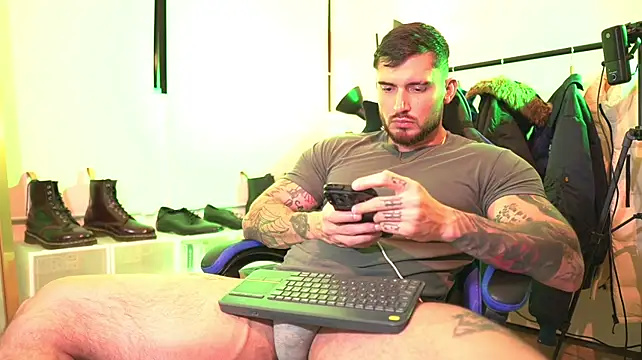 Онлайн чат XXX DimitriSullivan_