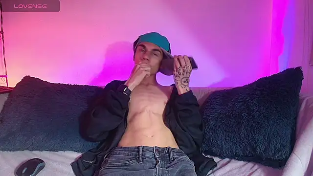 HarryLaurent18 live XXX chat