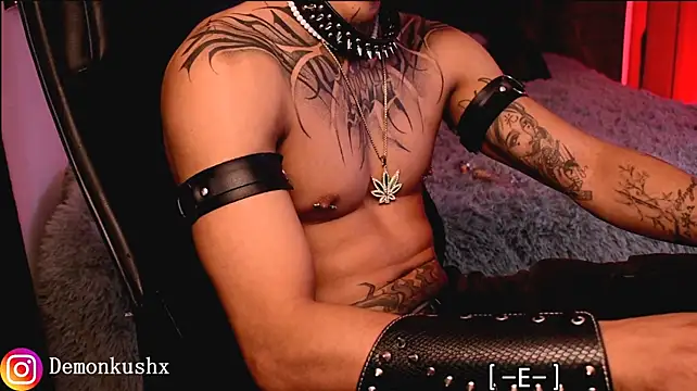 XXX chat uživo modela DemonKush--