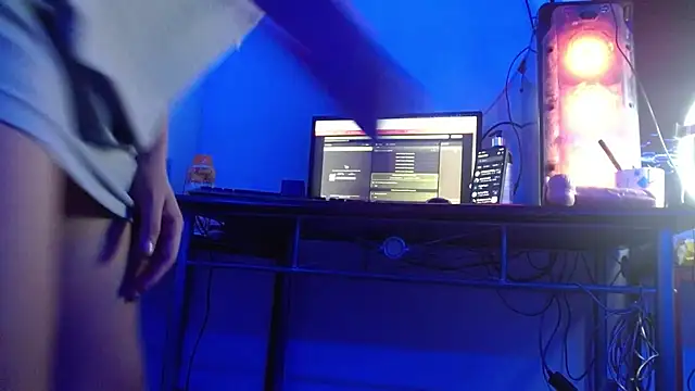 thinkaboutwhat Live XXX-Chat
