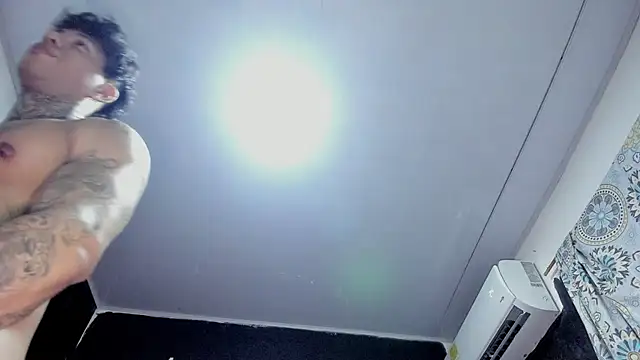 צ'אט XXX בשידור חי של daamonxxx19_