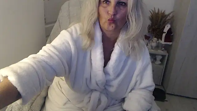 Divineblond's Live XXX Chat