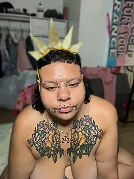 DivineBBWPoisonのライブXXXチャット