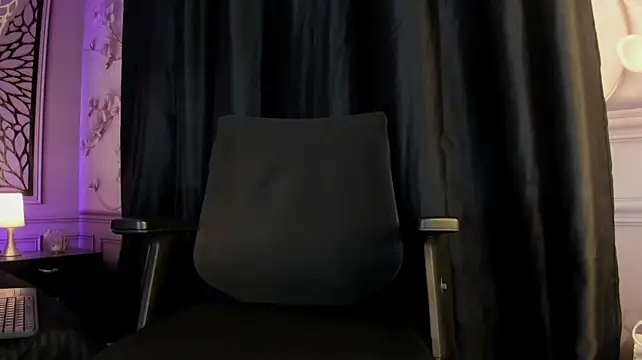 adrian_black86306's Webcam Show