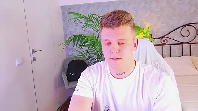Онлайн чат XXX HotVanee