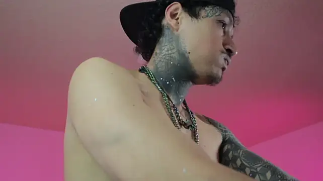 trieone's Live XXX Chat