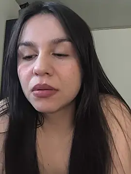 Daniela-rosee Adlı Modelin Canlı XXX Sohbeti