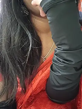 Miakhalifa24 网络视讯表演