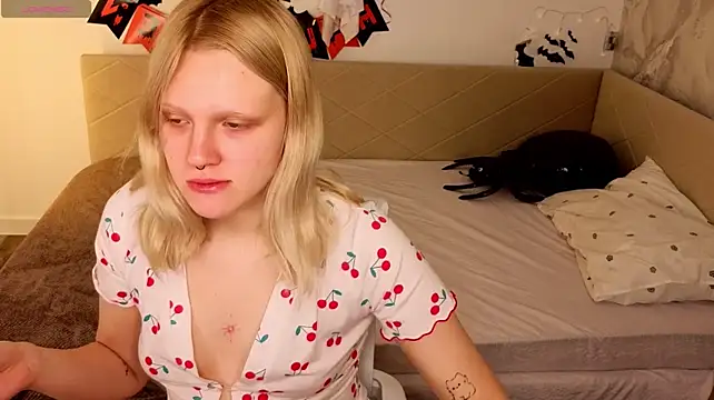 Lally-Jhonas' Live XXX Chat