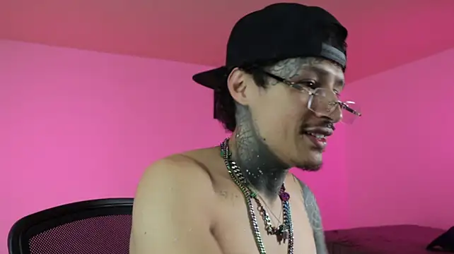 trieone Chat XXX live
