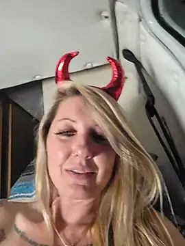 Chat +18 de SheIsSomething ao vivo