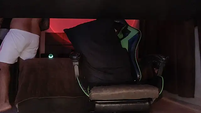 Chat +18 de aleparrudo ao vivo