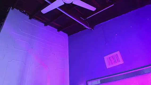 MiaRaven_ élő XXX-chatje