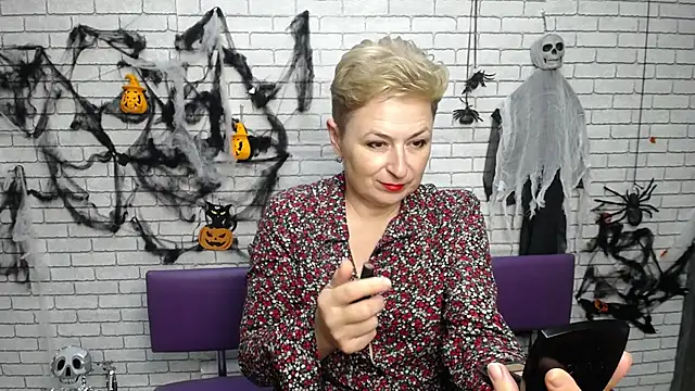 EmiliaGreeのライブXXXチャット