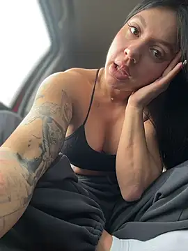 JulliaVegas – Live XXX-chat
