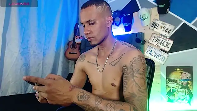 XXX chat uživo modela MagnusFrost