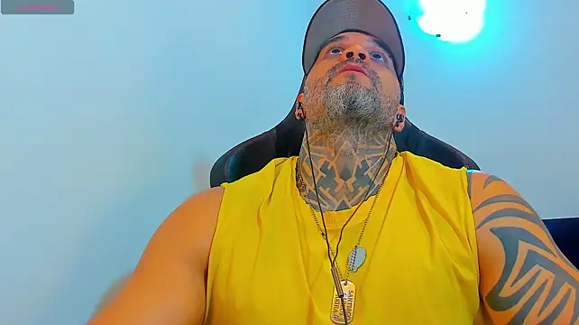 Chat +18 de JoshRigby ao vivo