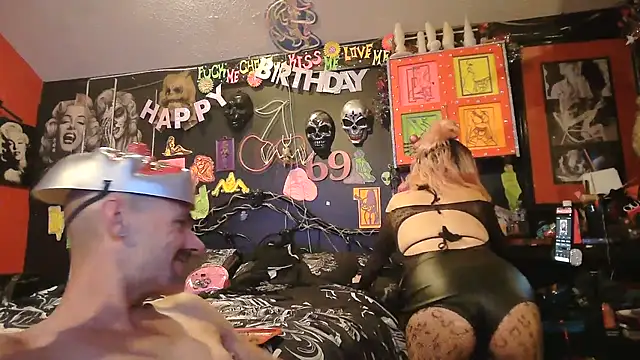 Chat +18 de DaddyAndSplashQueen ao vivo