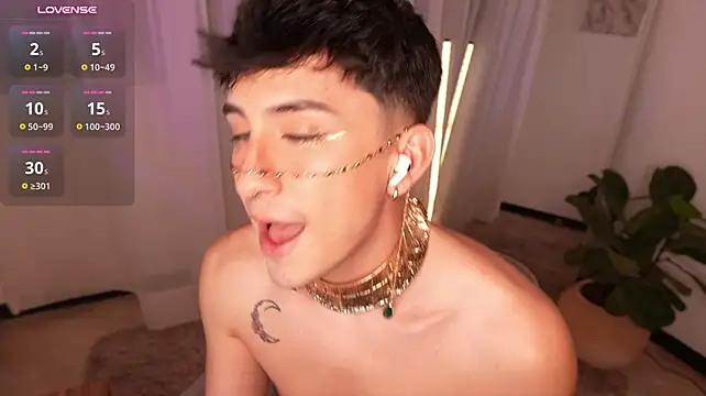 sweettaaron01's Webcam Show