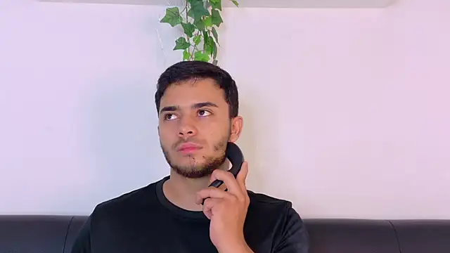TylerWest_ élő XXX-chatje