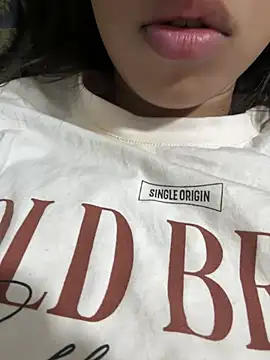 dolinaa Adlı Modelin Canlı XXX Sohbeti