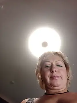 EmilyFanks' Live XXX Chat